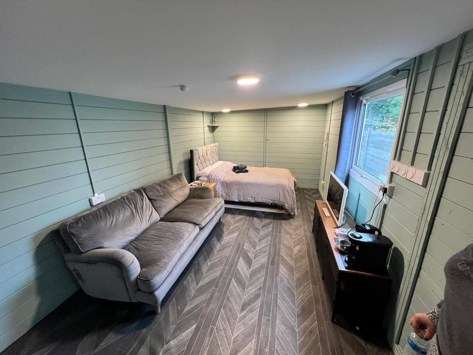 Cozy Cabin Independent Ensuite Guildford Bagian luar foto